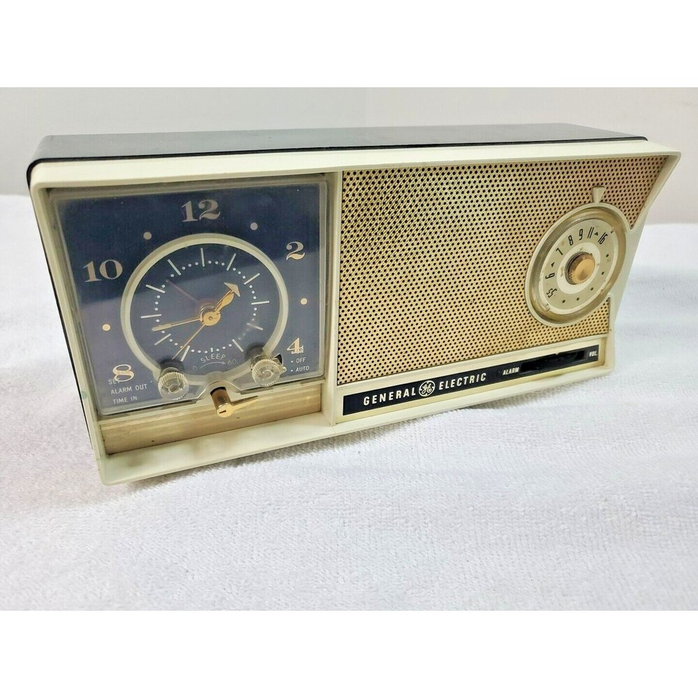 GE Model CT-455A AM Radio With Alarm Cream And Black‎ 1960's Vintage